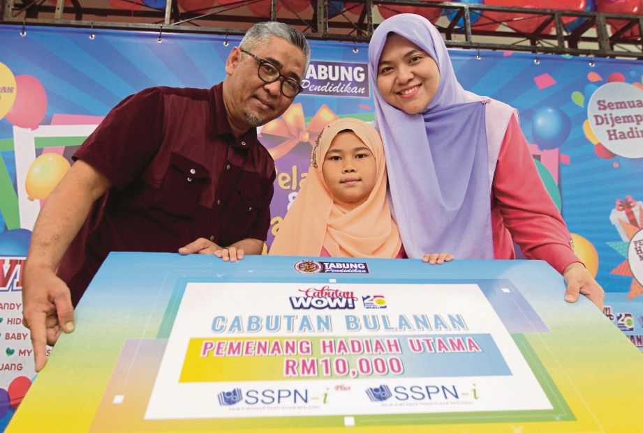 Azlifah ismail pemenang Cabutan WOW 2018 bawa pulang RM10,000